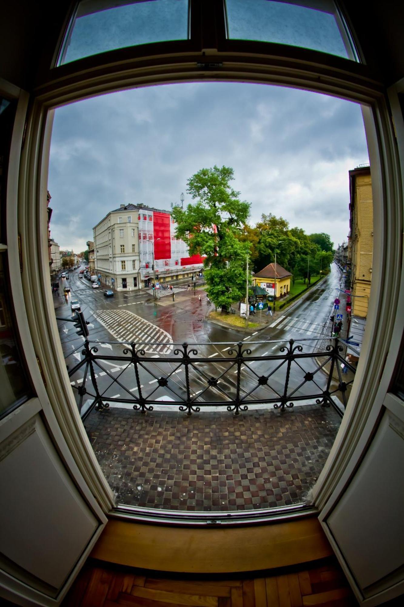 B Movie Guest Rooms Cracovia Exterior foto